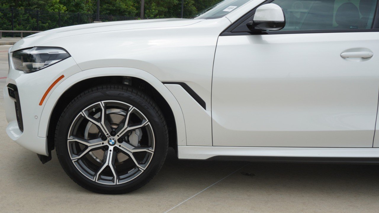 Used 2022 White BMW xDrive40i image 9