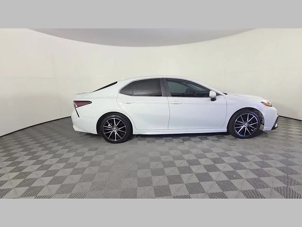 Used 2024 Ice Toyota SE image 36
