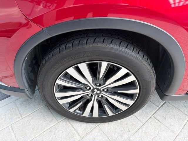 Used 2020 Red Diamond Mitsubishi SE image 12