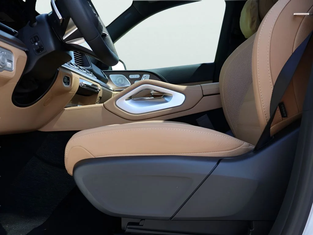 New 2026 MANUFAKTUR Moonlight White Metallic Mercedes-Benz GLS 450 image 38