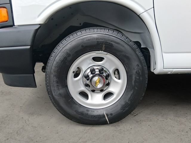 2025 Chevrolet Express Cargo Work Van - Photo 14