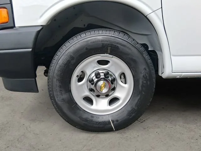 2025 Chevrolet Express Cargo Work Van - Photo 14