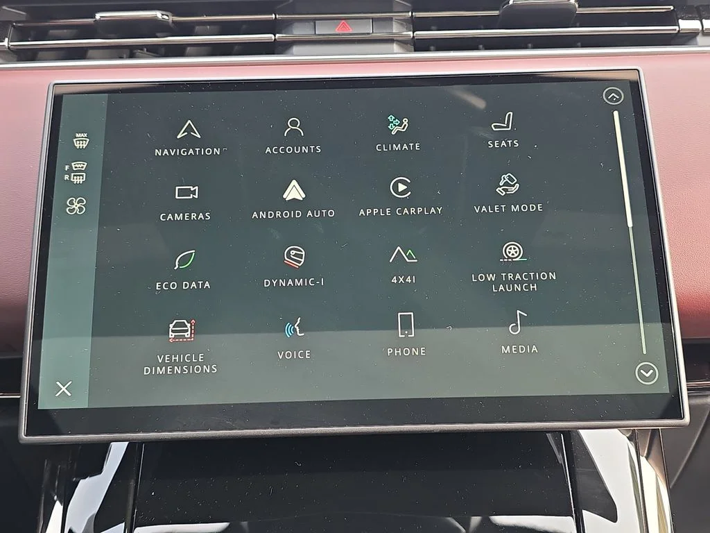 New 2025 Santorini Black LAND ROVER Dynamic SE image 21