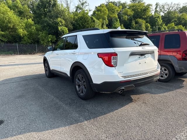 Used 2024 White Metallic Ford XLT image 4