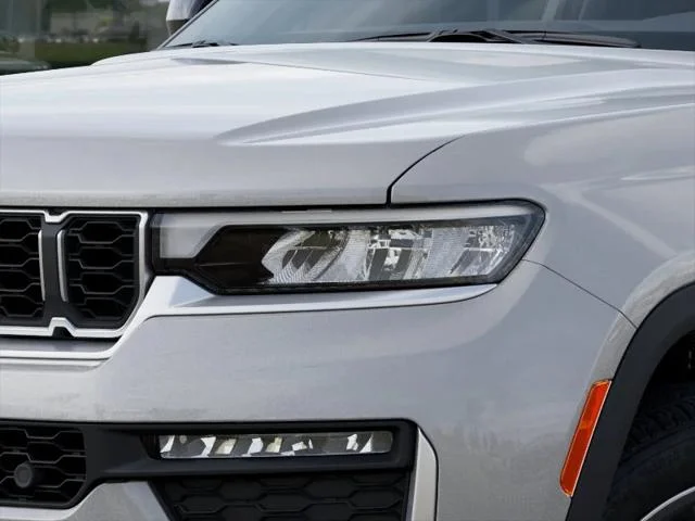New 2026 Silver Zynith Exterior Paint Jeep Limited image 36