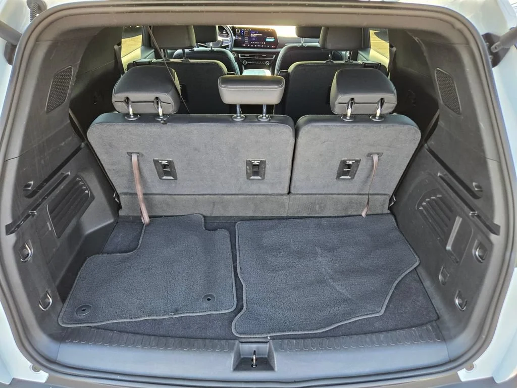 Used 2025 Summit White Chevrolet LT image 13