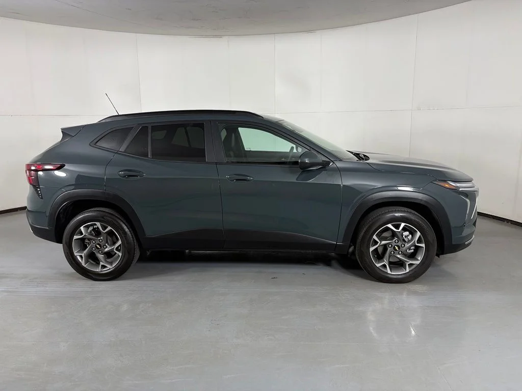 Used 2025 Gray Chevrolet LT image 9