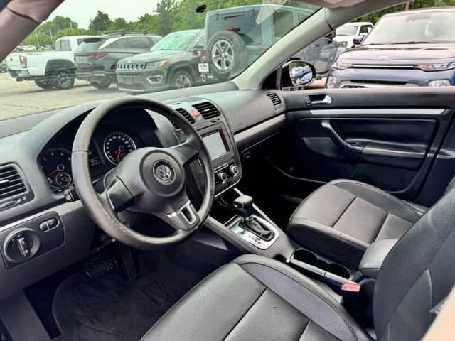 Used 2010 Silver Volkswagen Limited image 17