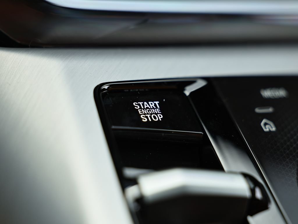 New 2026 Alpine White BMW 30 xDrive image 40