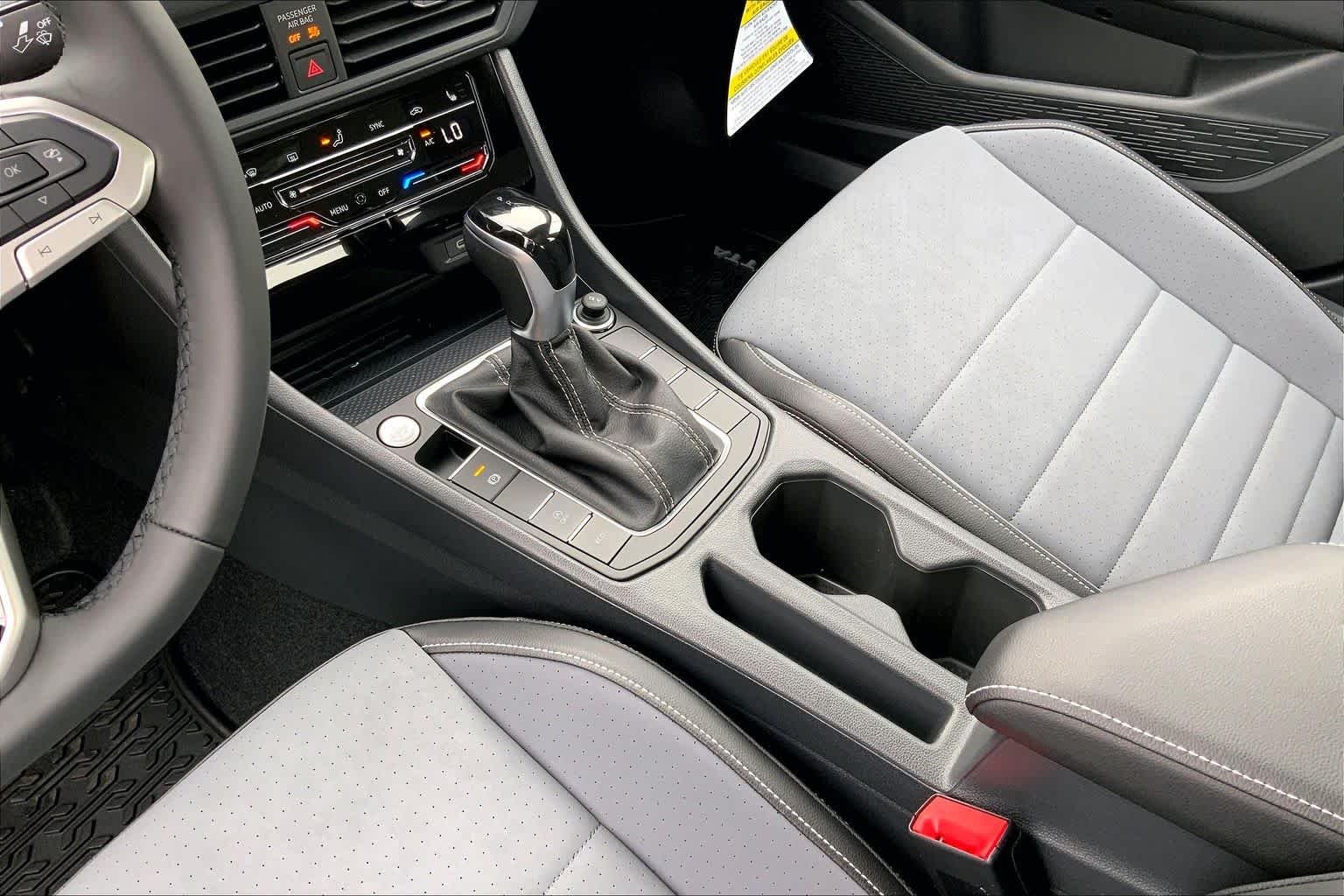 New 2026 Opal White Pearl Volkswagen SE image 7