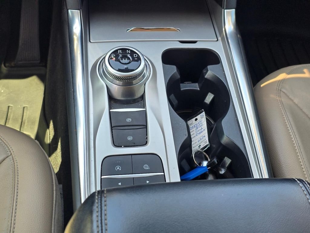 Used 2020 White Ford Limited image 15