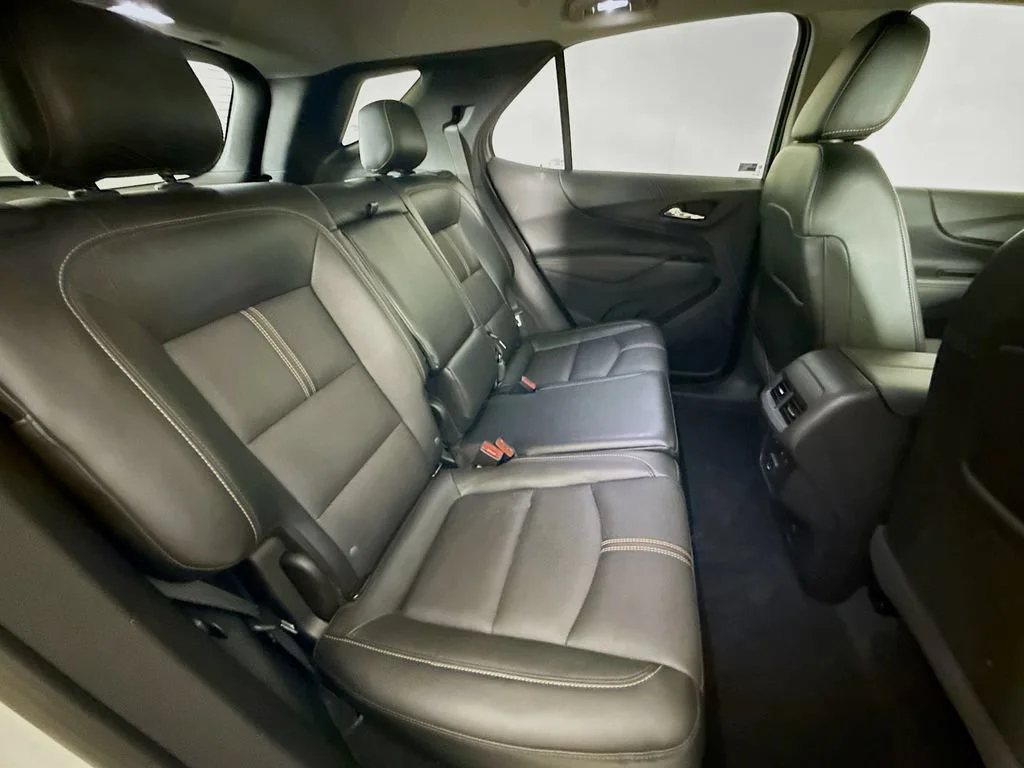 Used 2022 SUMMIT WHITE Chevrolet Premier image 25