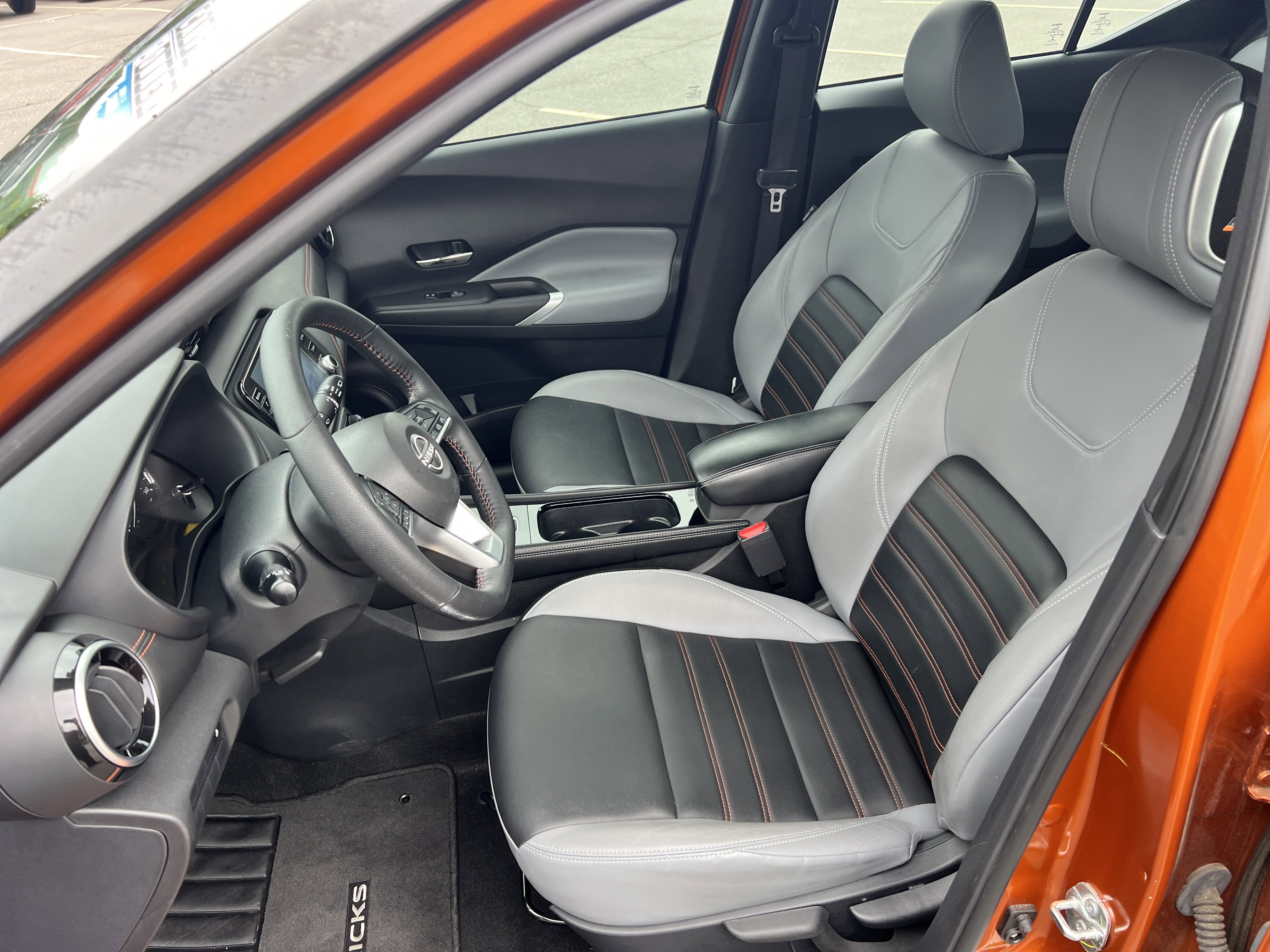 Certified Used 2023 Monarch Orange Metallic/Super Black Nissan SR image 13