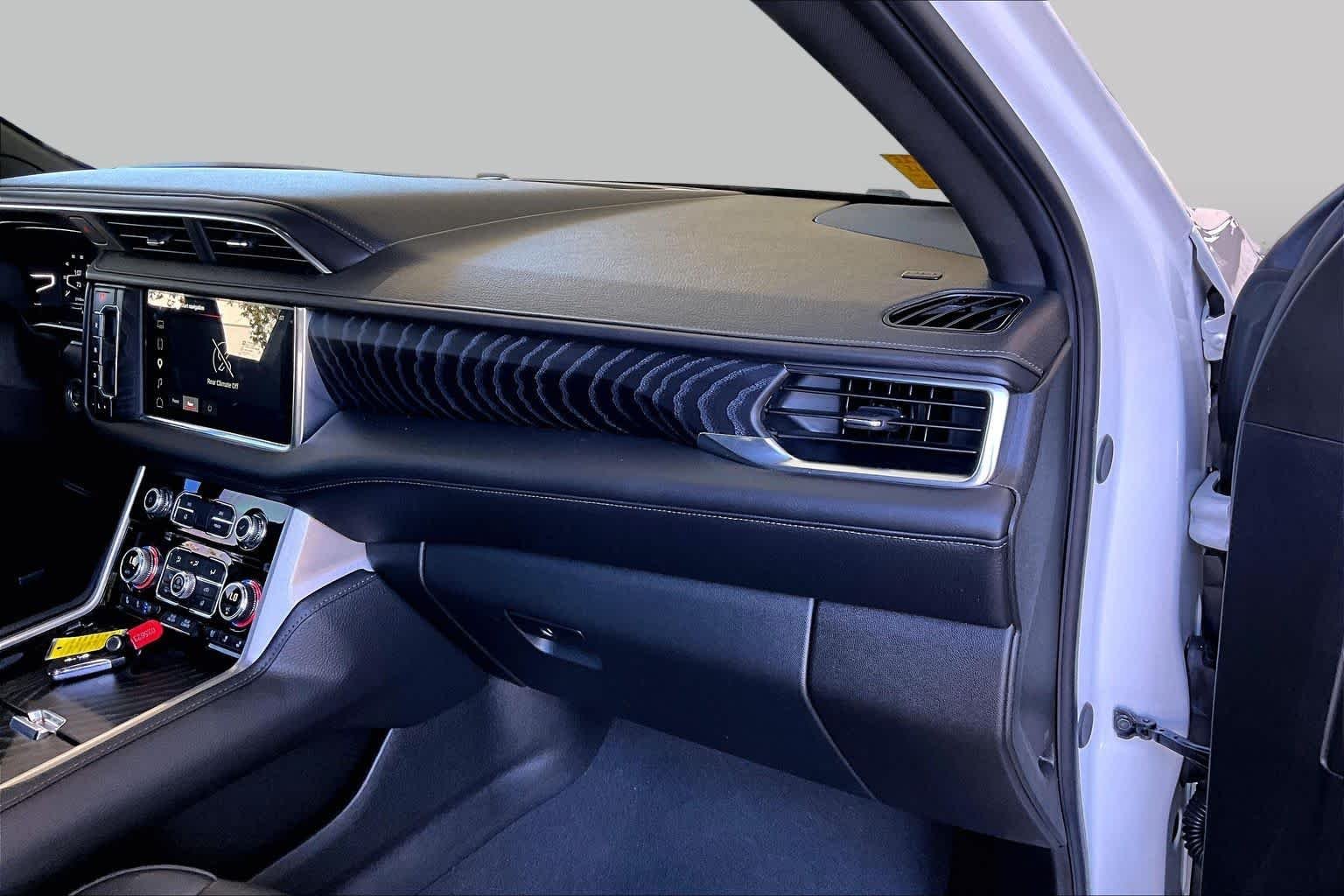 Used 2024 White Frost Tricoat GMC Denali image 19