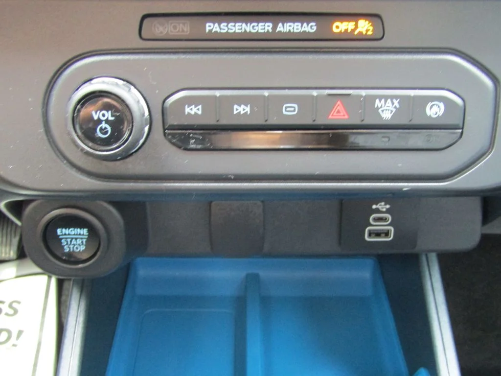 Used 2025 Green Ford XLT image 30