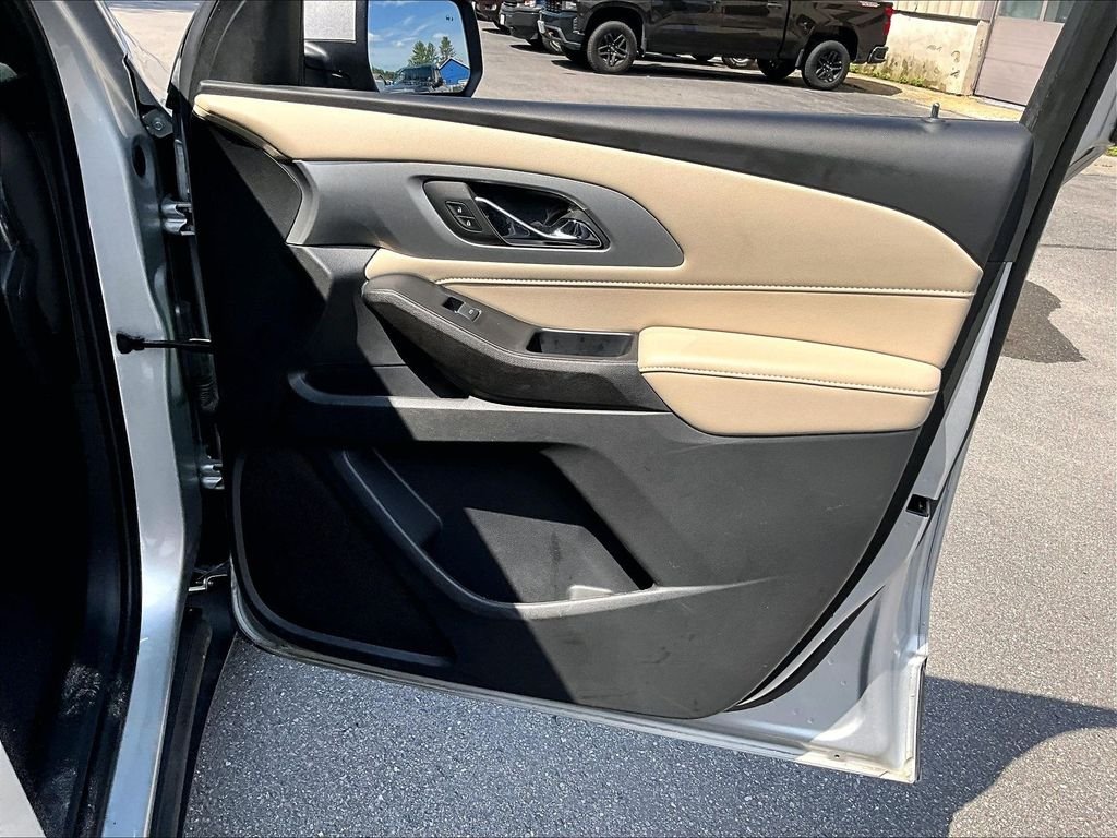 Used 2022 Silver Ice Metallic Chevrolet LT Leather image 12