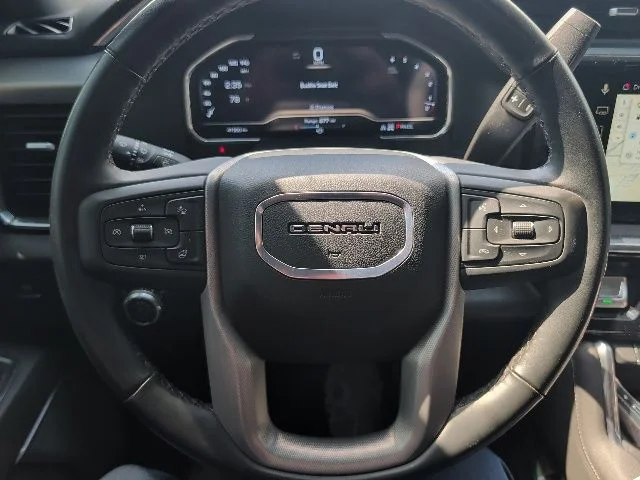 Used 2025 White GMC Denali image 24