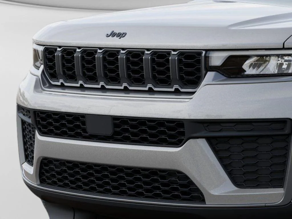 New 2026 Silver Zynith Exterior Paint Jeep Altitude image 11