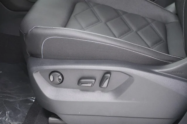New 2026 Opal White Pearl Volkswagen 2.0T SE image 16