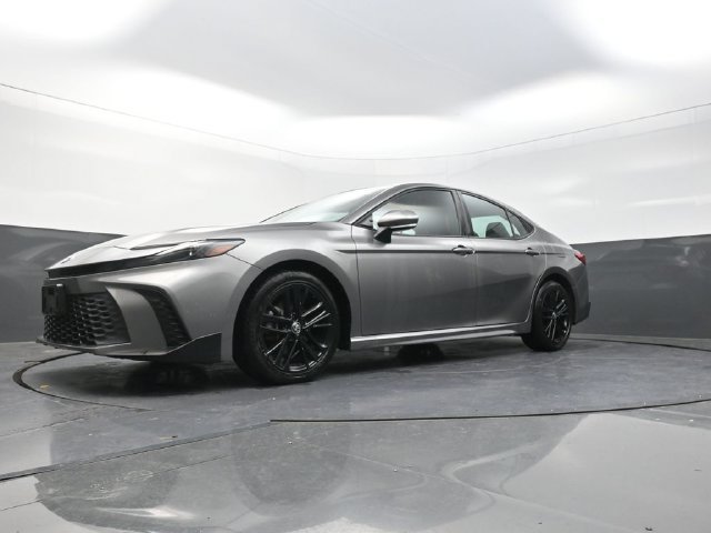 Used 2025  Toyota SE image 33