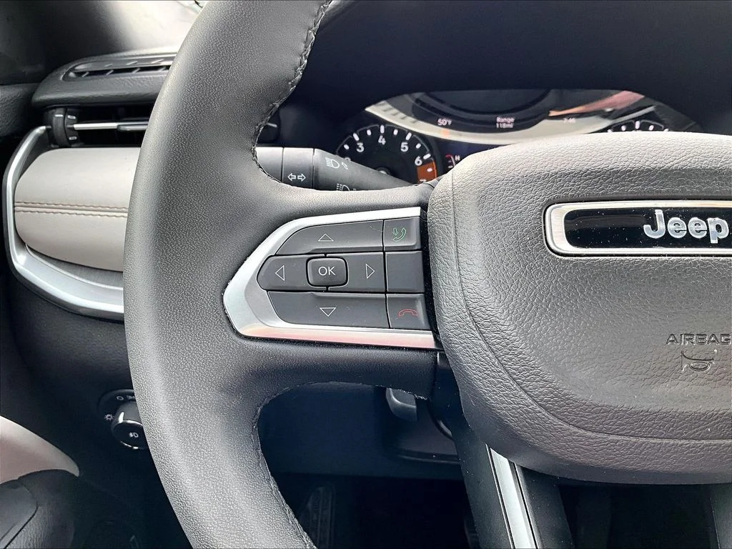 Used 2025 White Jeep Limited image 19