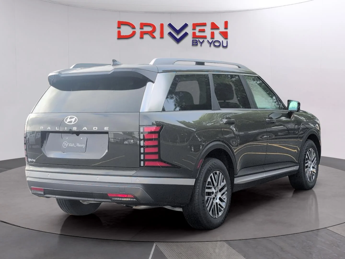 Used 2026 Titan Green Hyundai SEL 7P image 5