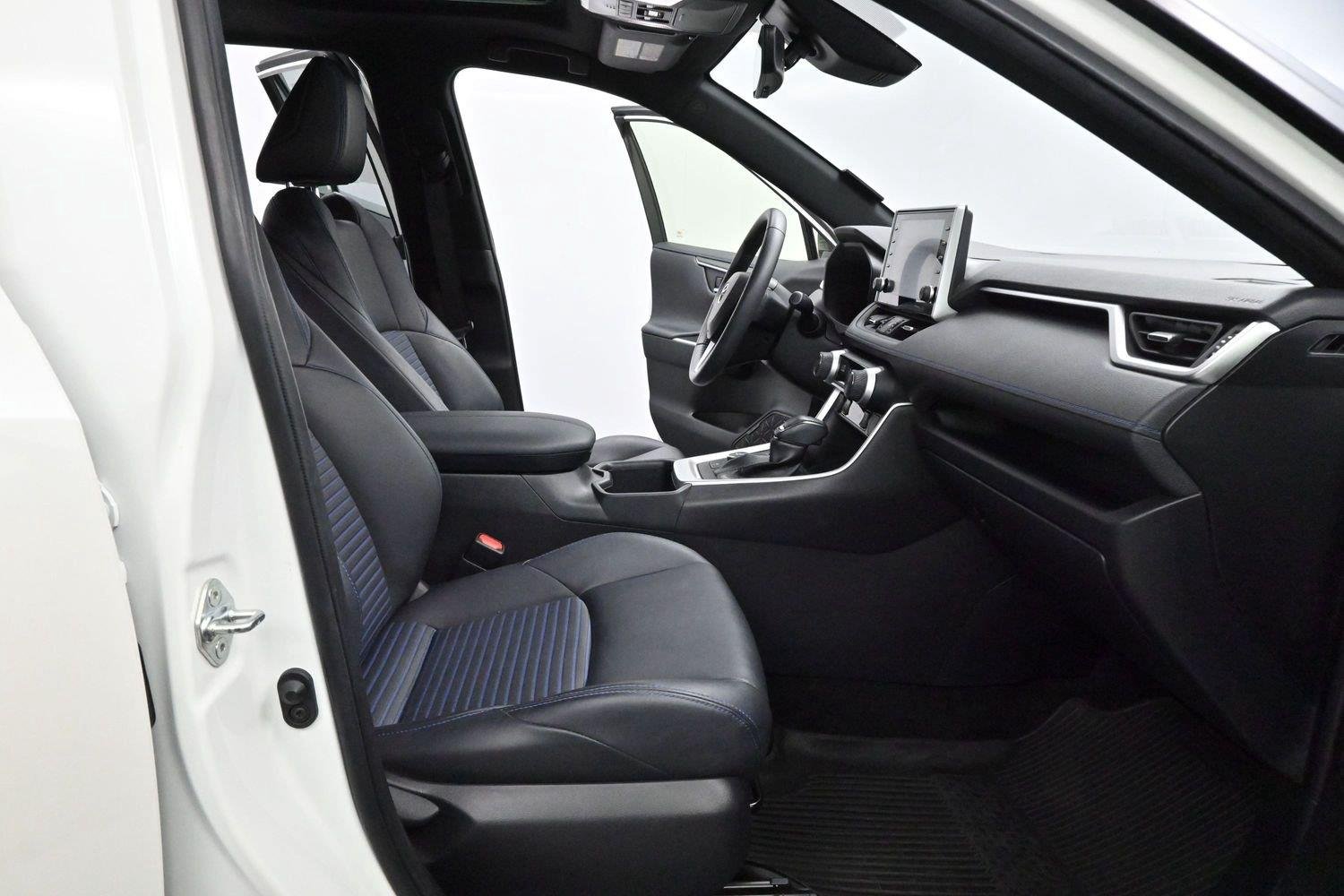Used 2022  Toyota Hybrid XSE image 34