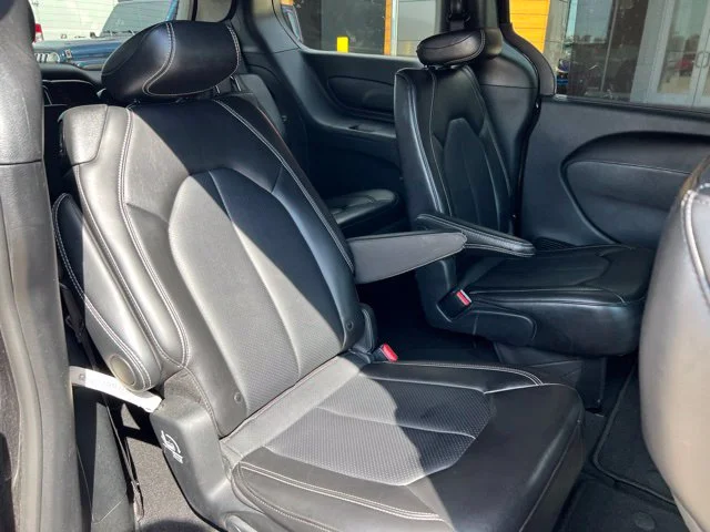 Certified Used 2025 Black Chrysler Select image 28