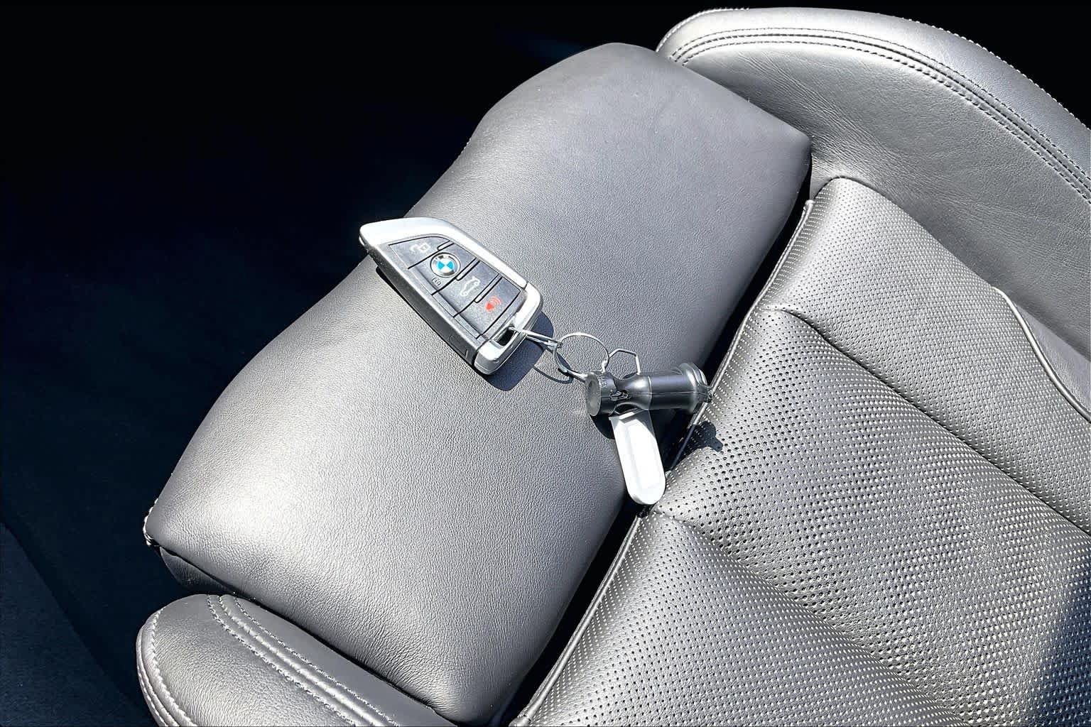 Used 2021 Toronto Red Metallic BMW  image 14