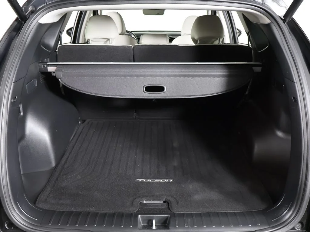 Used 2023 Phantom Black Hyundai SEL image 20