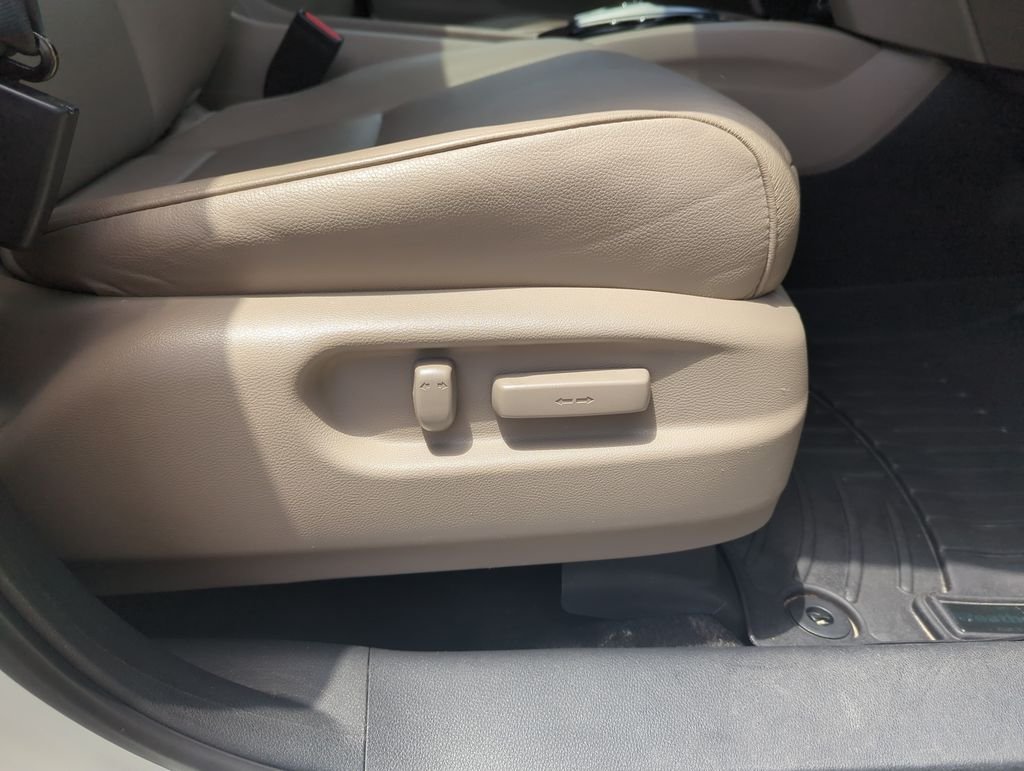 Used 2017  Honda Touring image 39