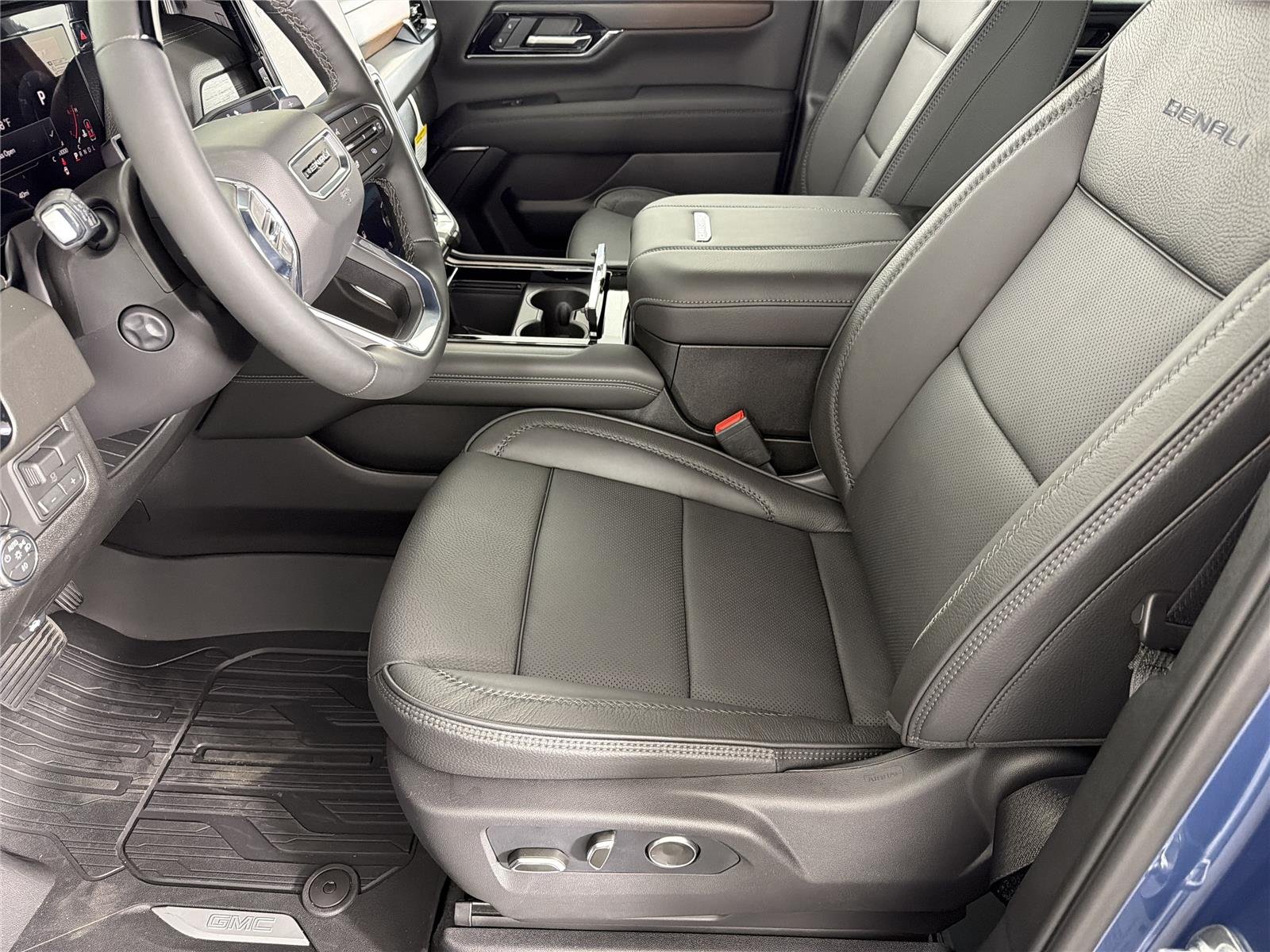 2026 GMC Yukon XL Denali - Photo 7