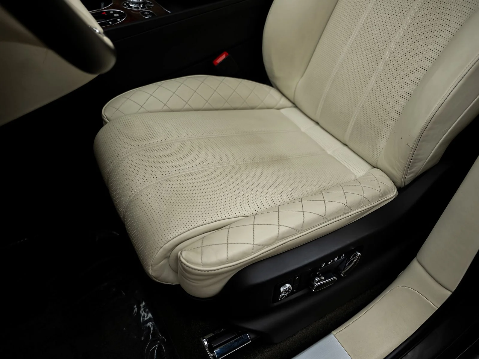 Used 2018 Gray Bentley W12 image 31