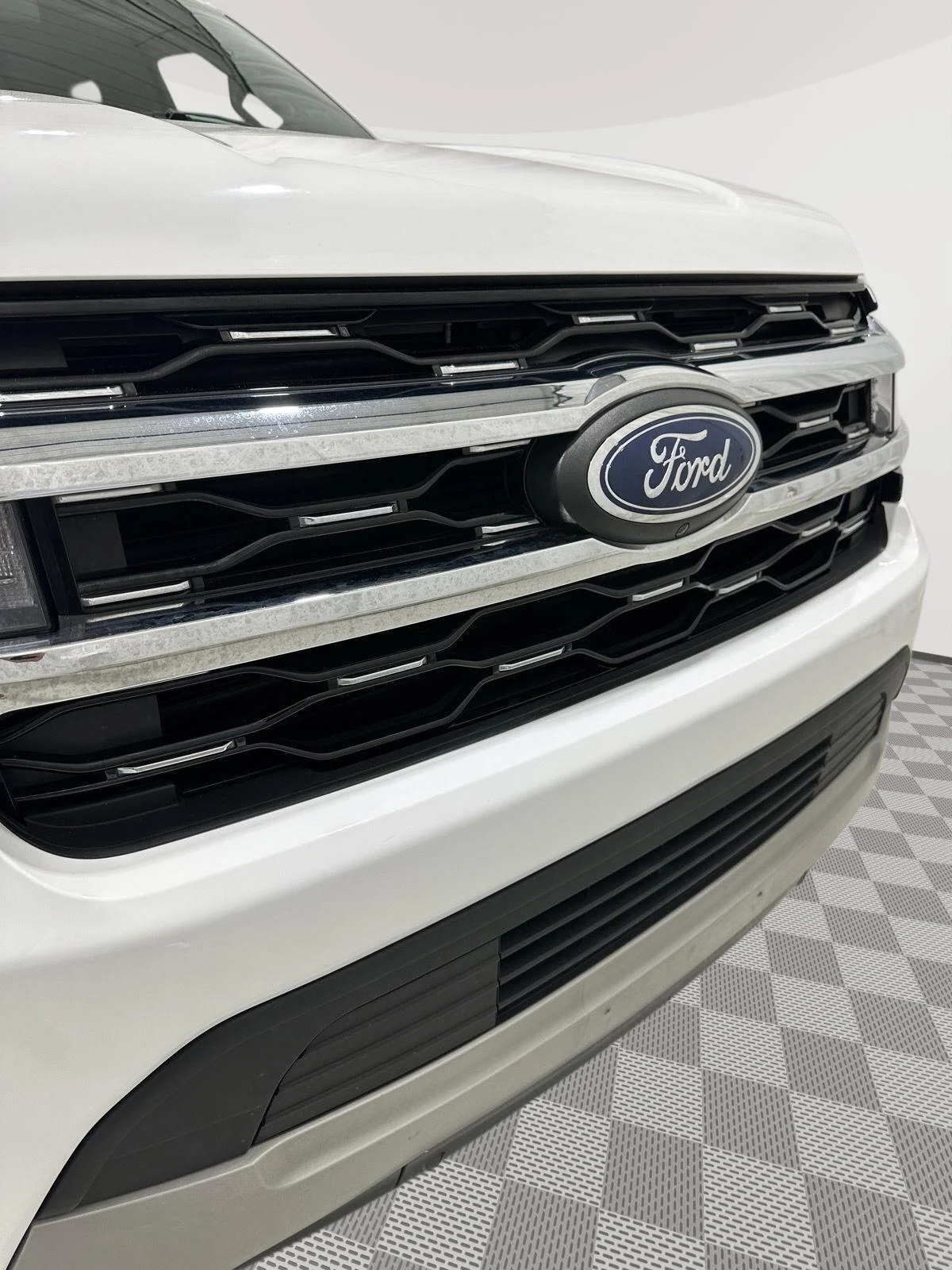 Used 2024 Oxford White Ford Limited image 27