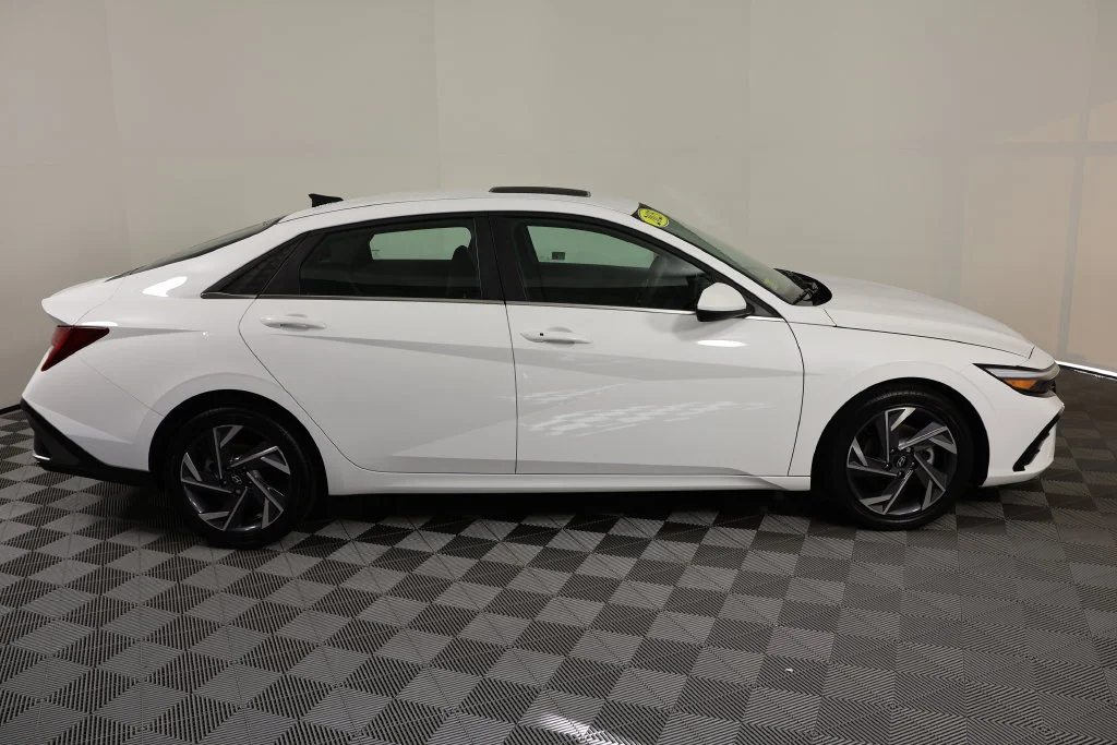 Certified Used 2025 White Hyundai SEL Convenience image 9