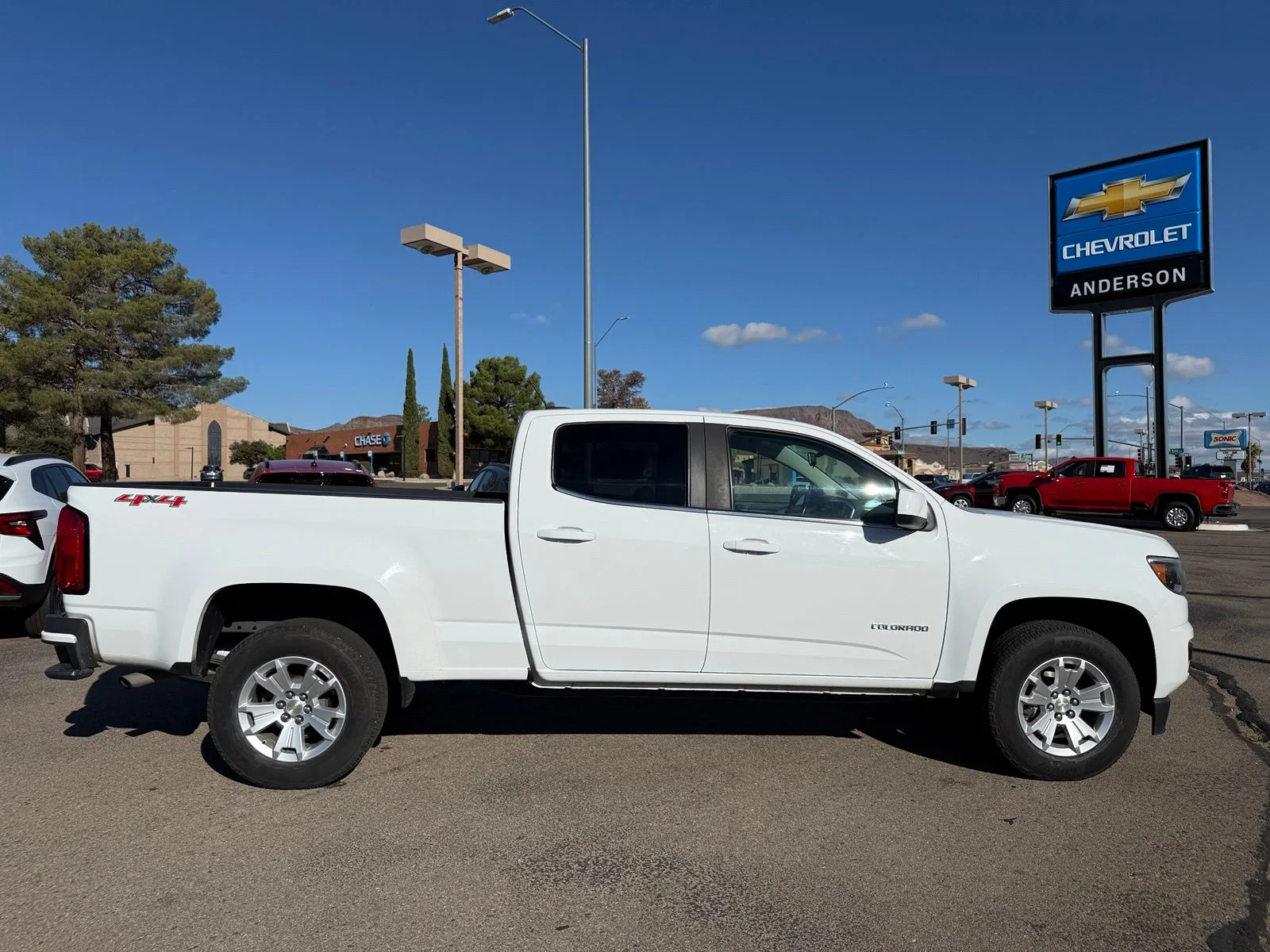 Used 2020 White Chevrolet LT image 4