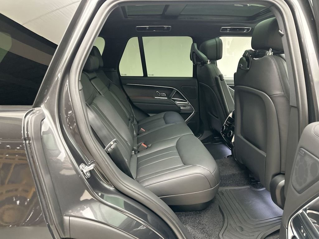 New 2026 Carpathian Gray Premium Metallic Land Rover SE image 19