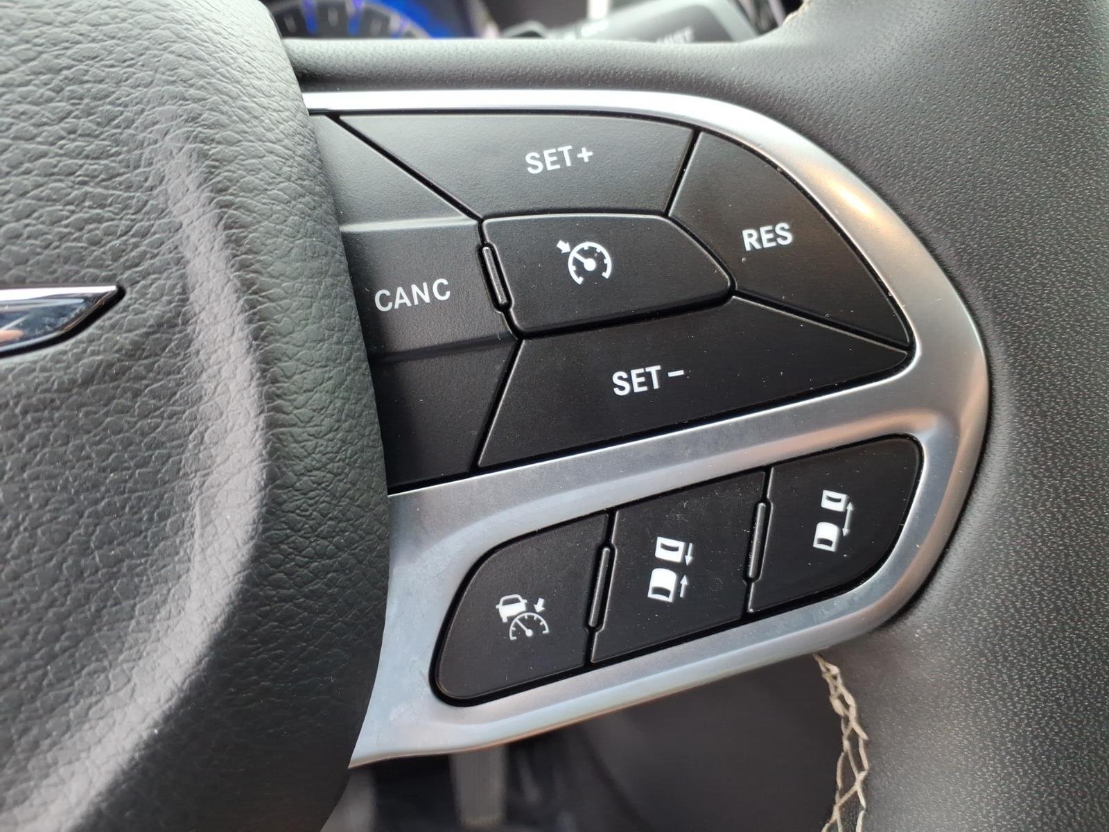Used 2025 Bright White Clear Coat Chrysler Select image 26