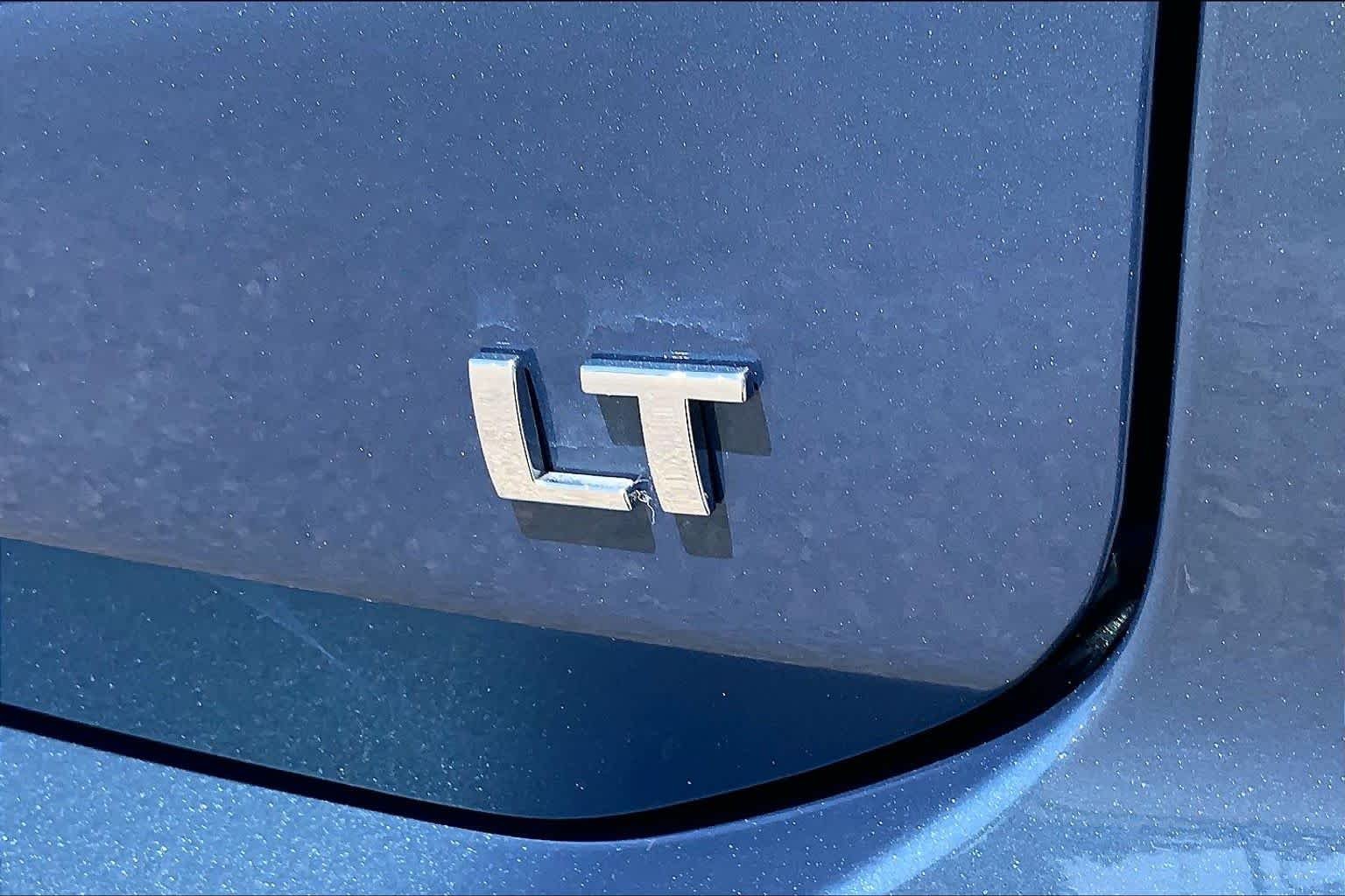 Used 2024 Lakeshore Blue Metallic Chevrolet LT image 10