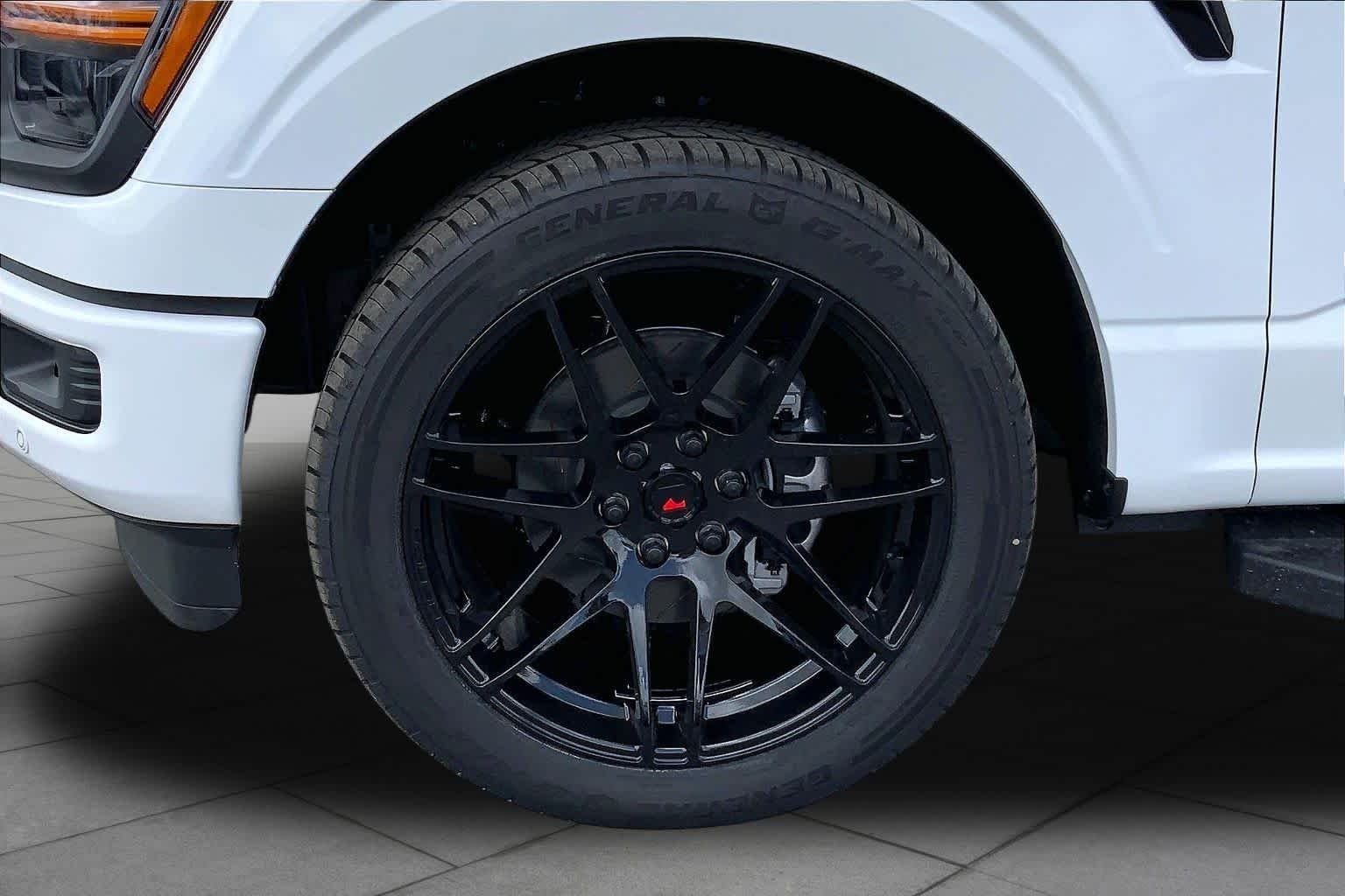 New 2026 Oxford White Ford XLT image 12