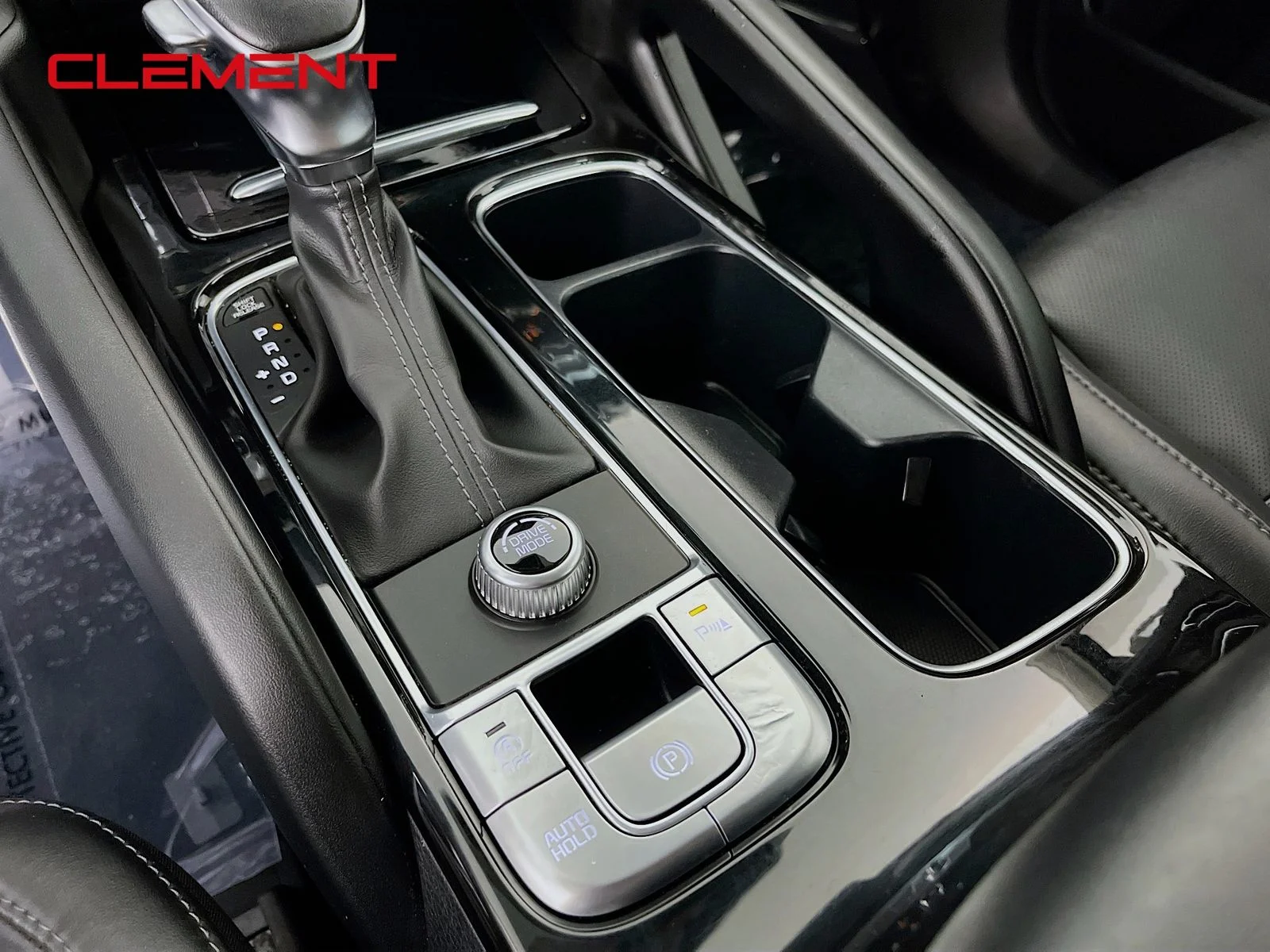 2024 Kia Telluride S - Photo 23