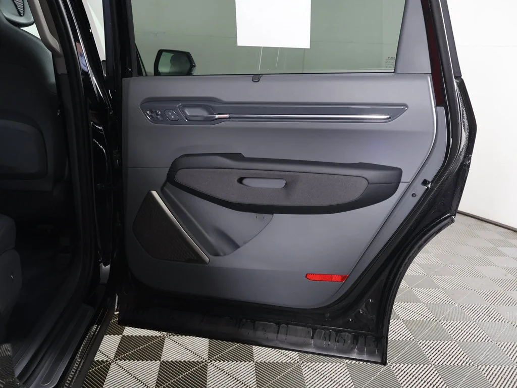 Used 2024 Black Kia Land image 30