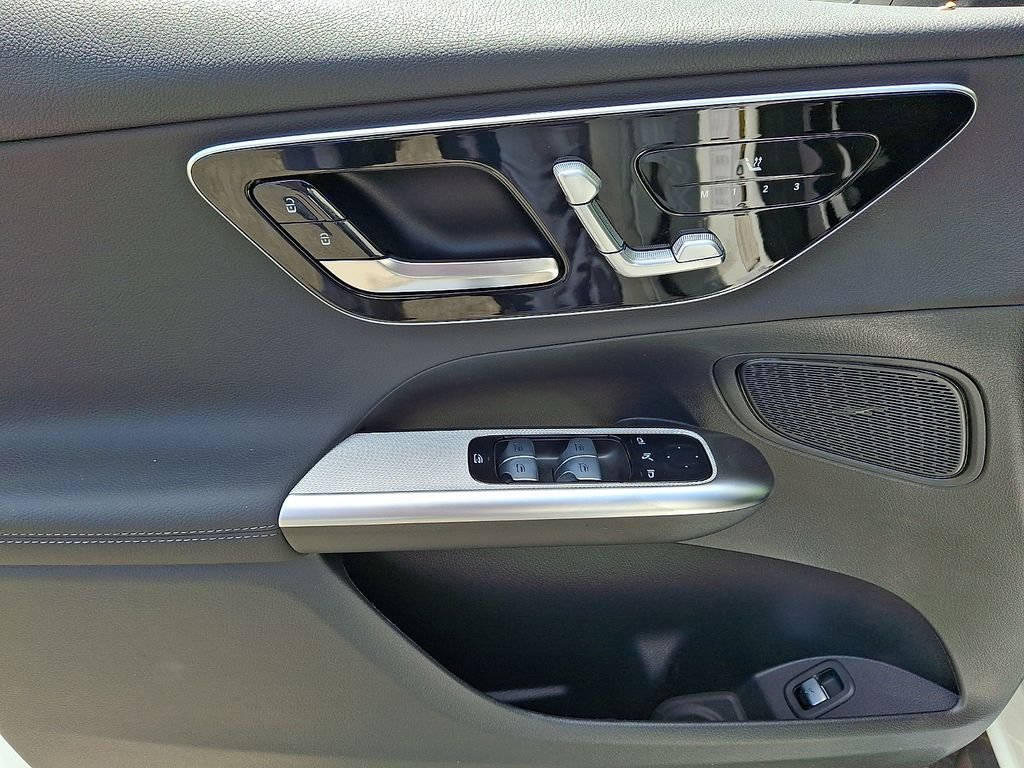 New 2026 Polar White Mercedes-Benz GLC 300 image 8