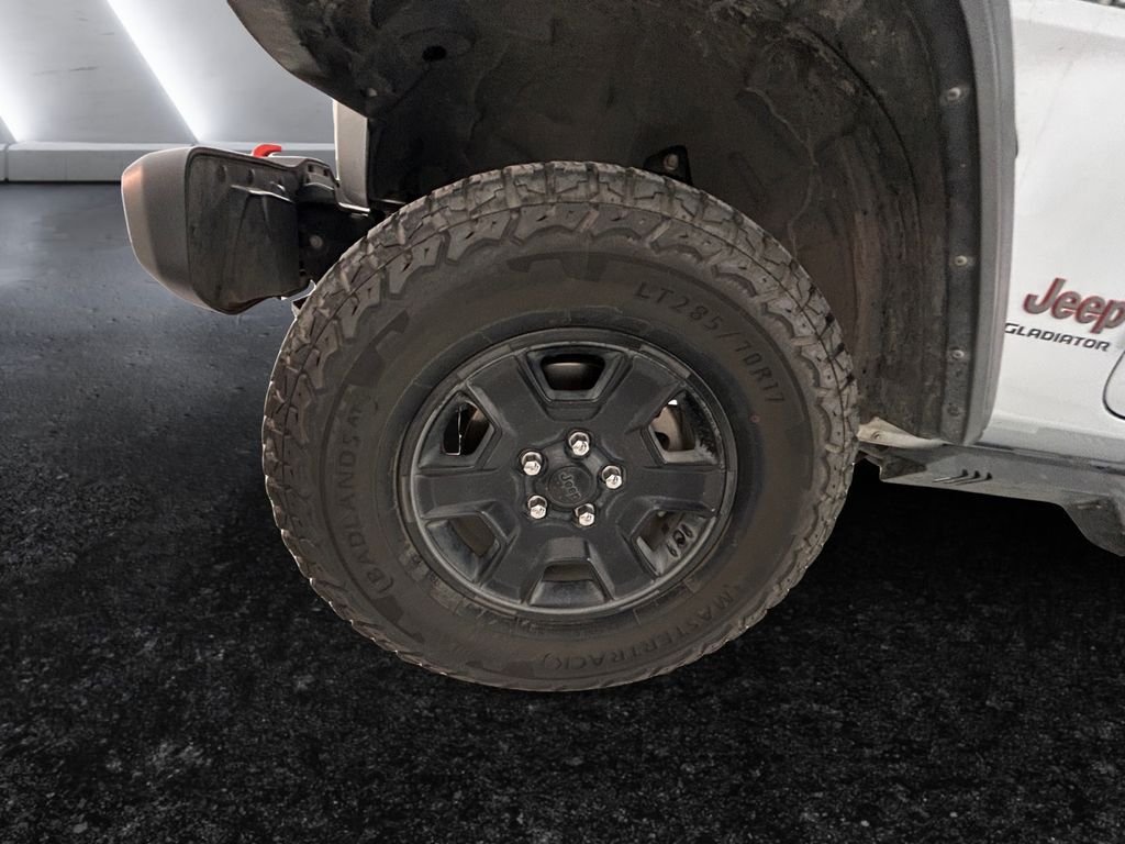 Used 2022 Silver Jeep Mojave image 27