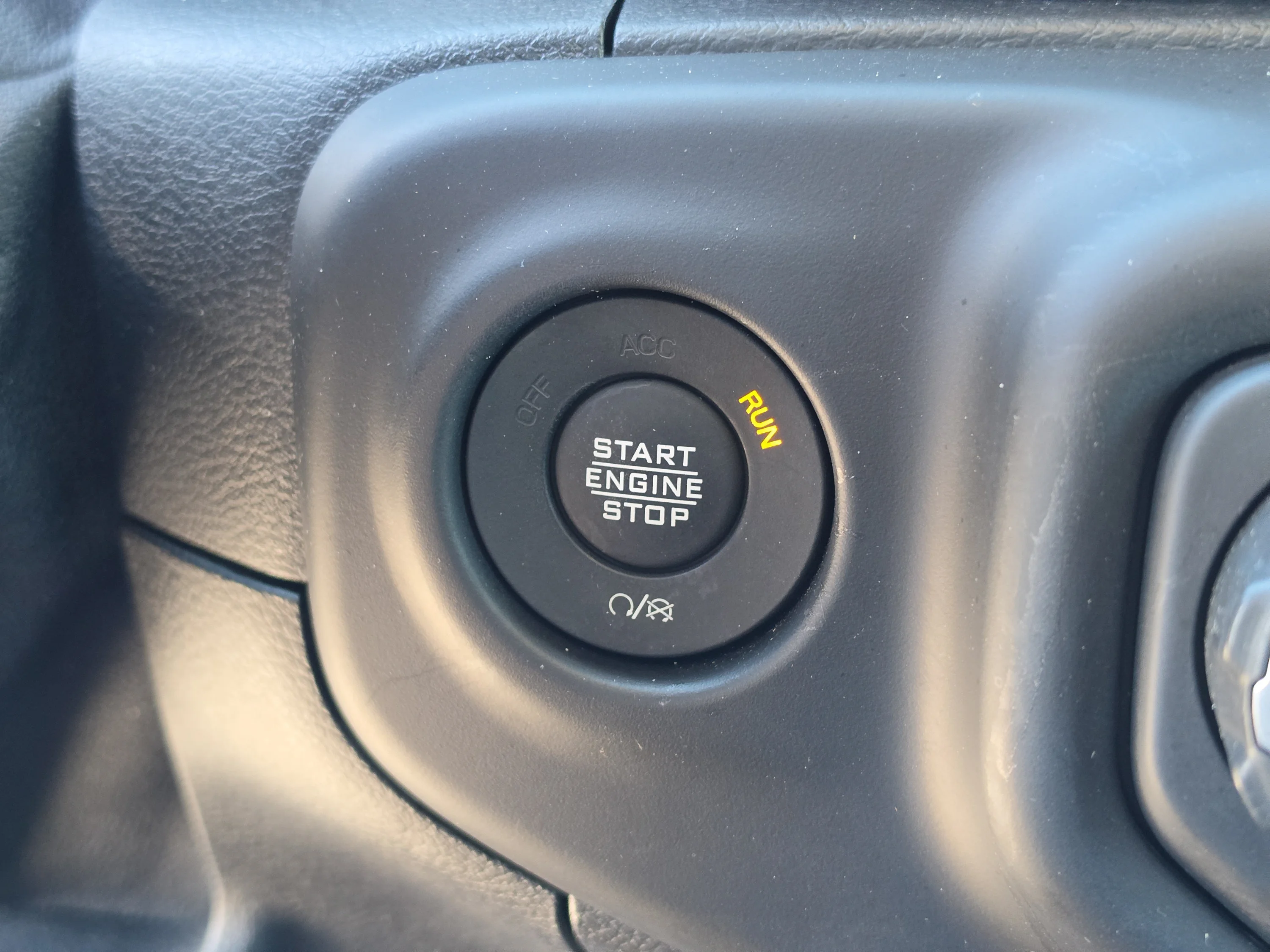 Used 2020 Sting-Gray Clearcoat Jeep Sport S image 37