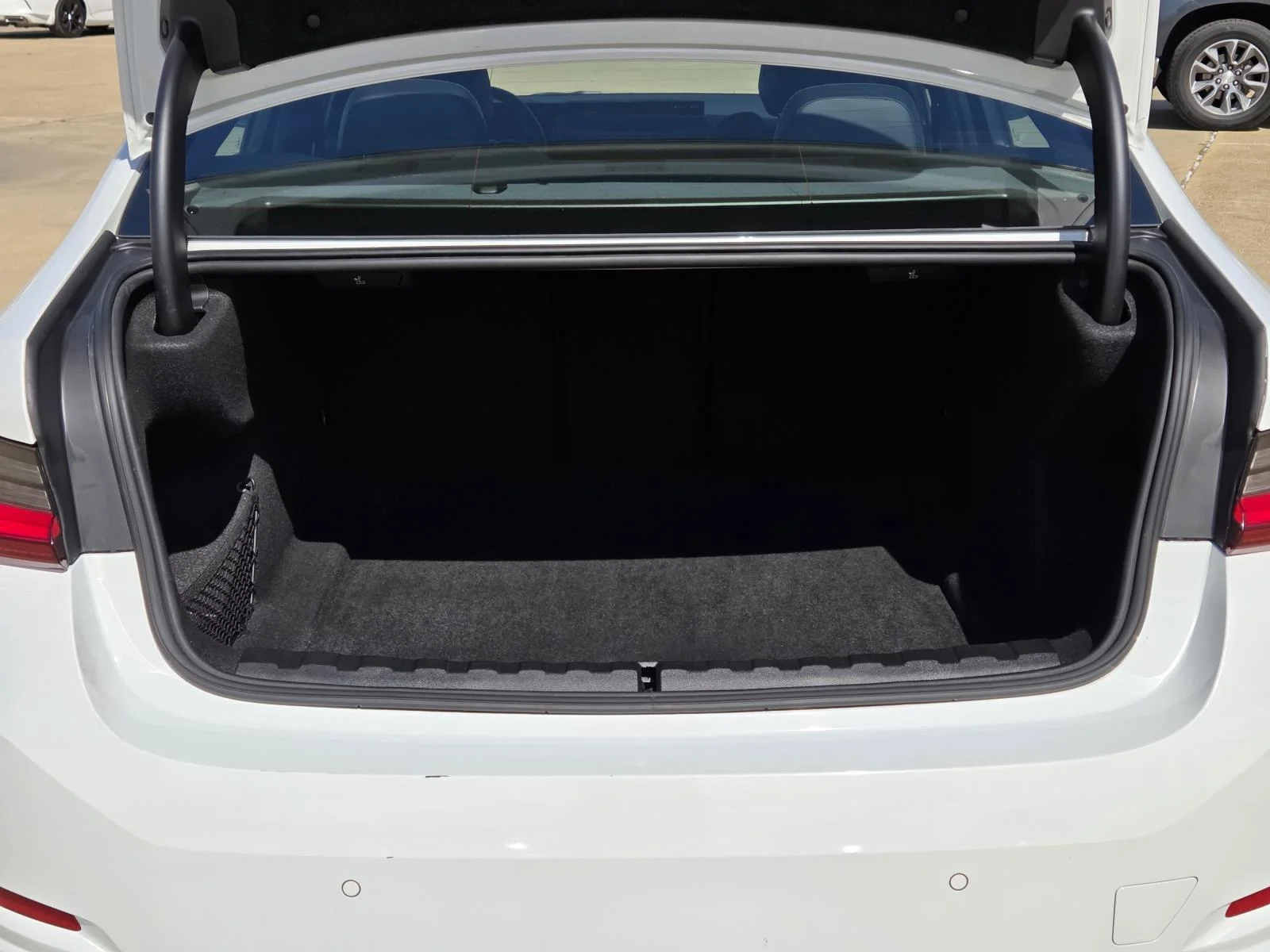 Used 2025 BLACK BMW 330i image 9