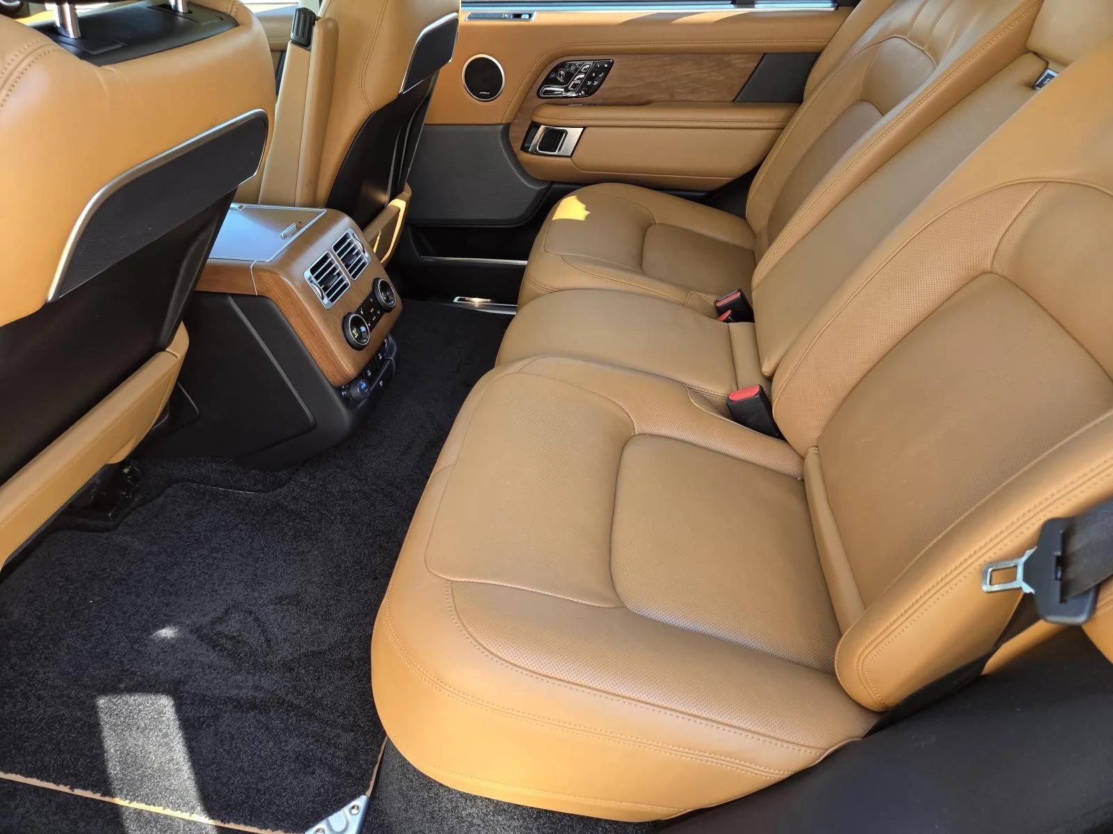 Used 2019 Silicon Silver Premium Metallic Land Rover Autobiography image 37