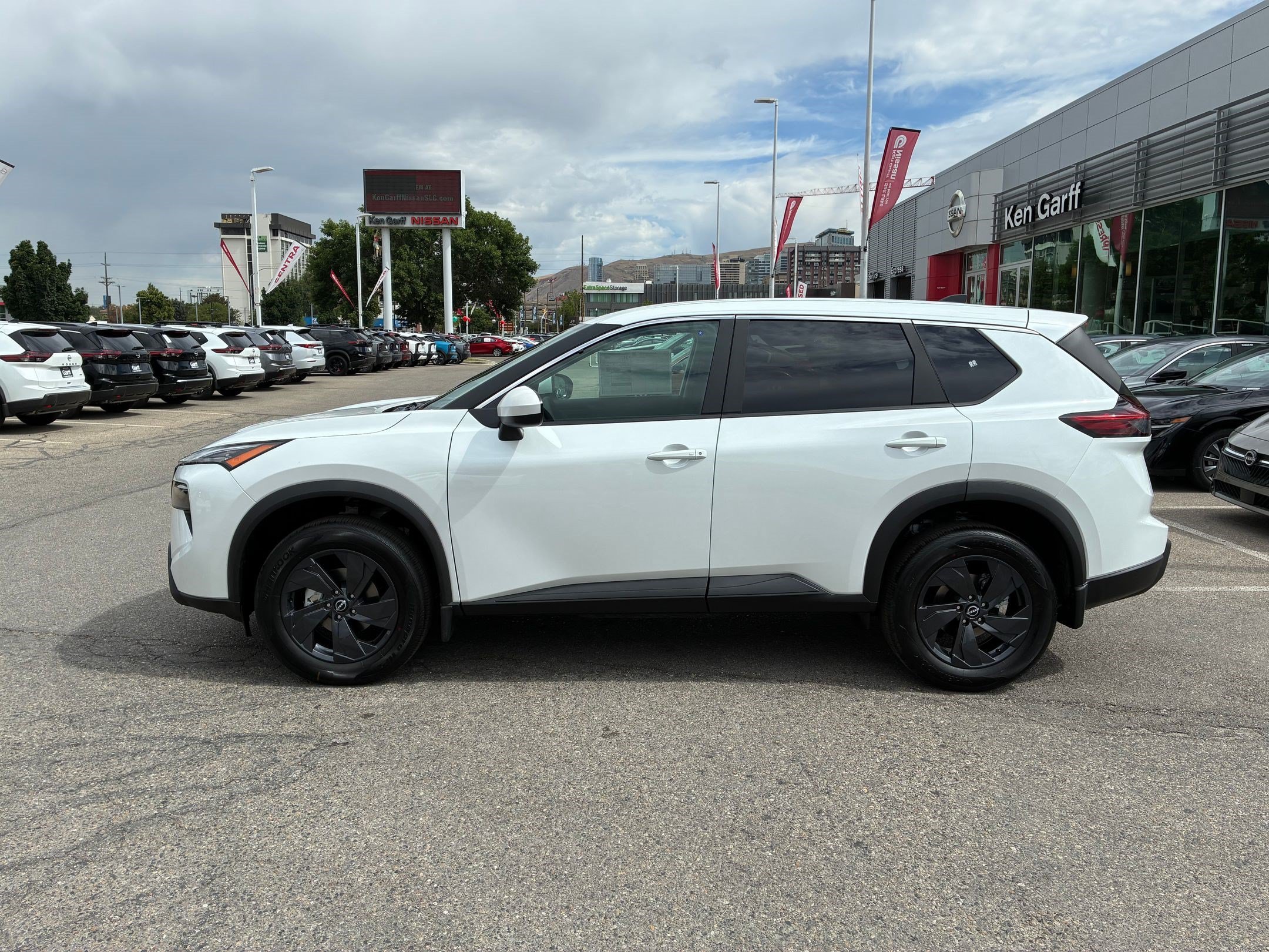New 2026 Everest White Pearl Tricoat Nissan SV image 7