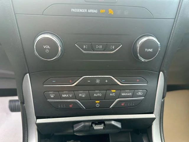 Used 2019 White Ford SEL image 39