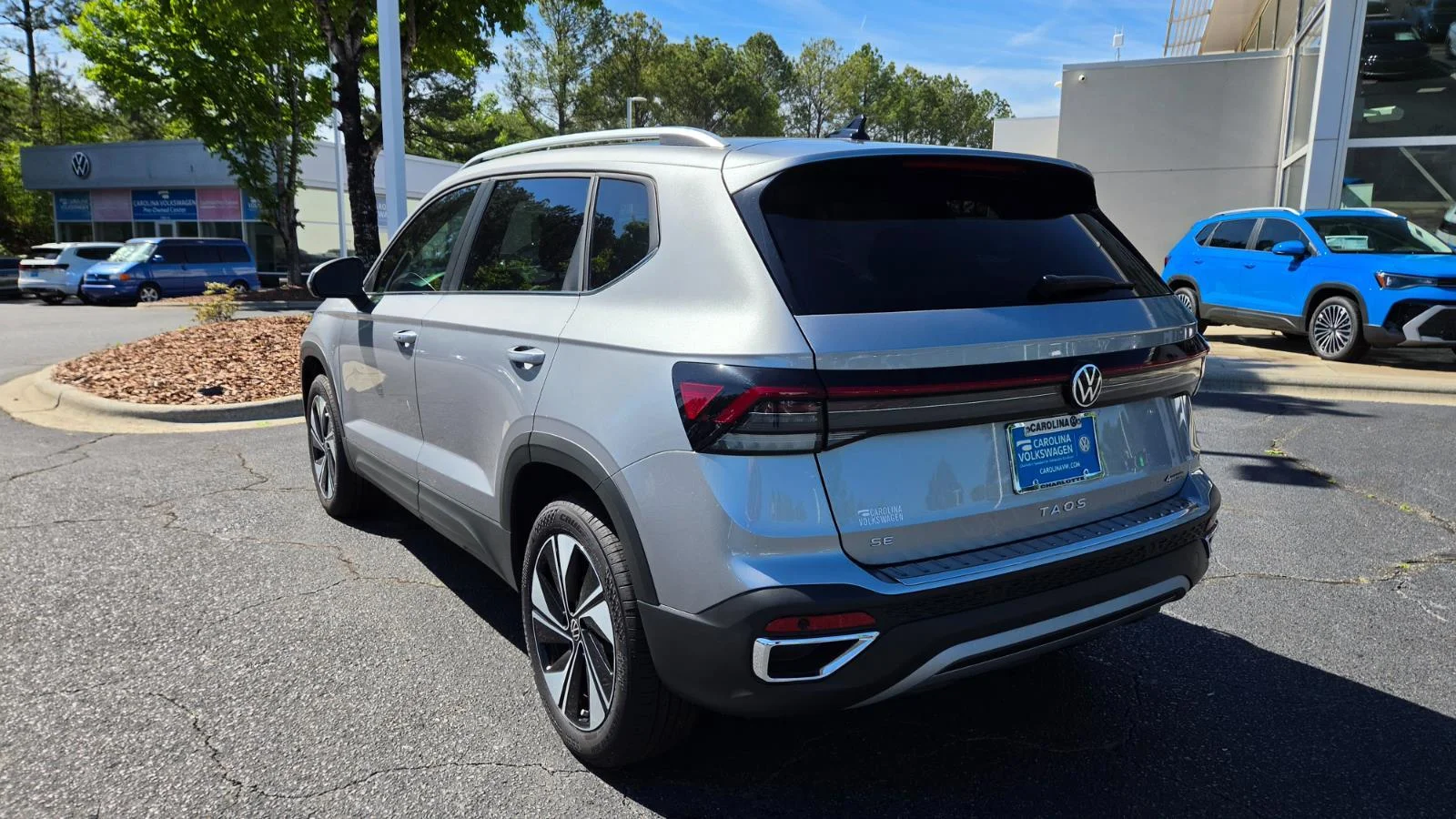 2025 Volkswagen Taos SE - Photo 4